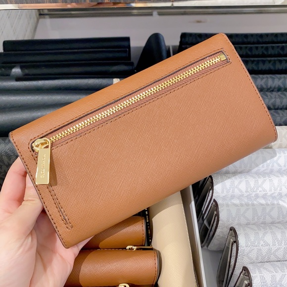 Michael Kors large trifold Wallet - Picture 2 of 4